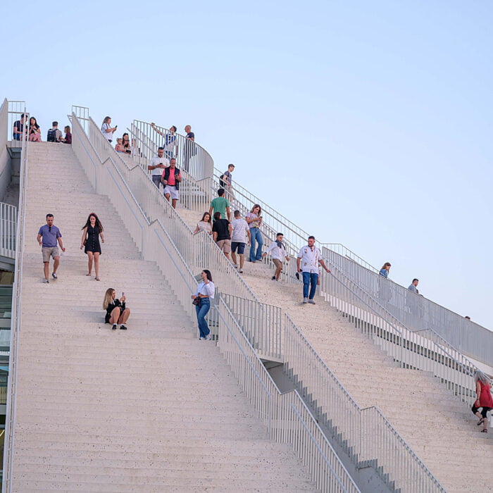 Montée de la nouvelle Pyramide de Tirana